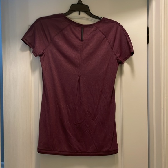 Lululemon tshirt - Picture 3 of 3
